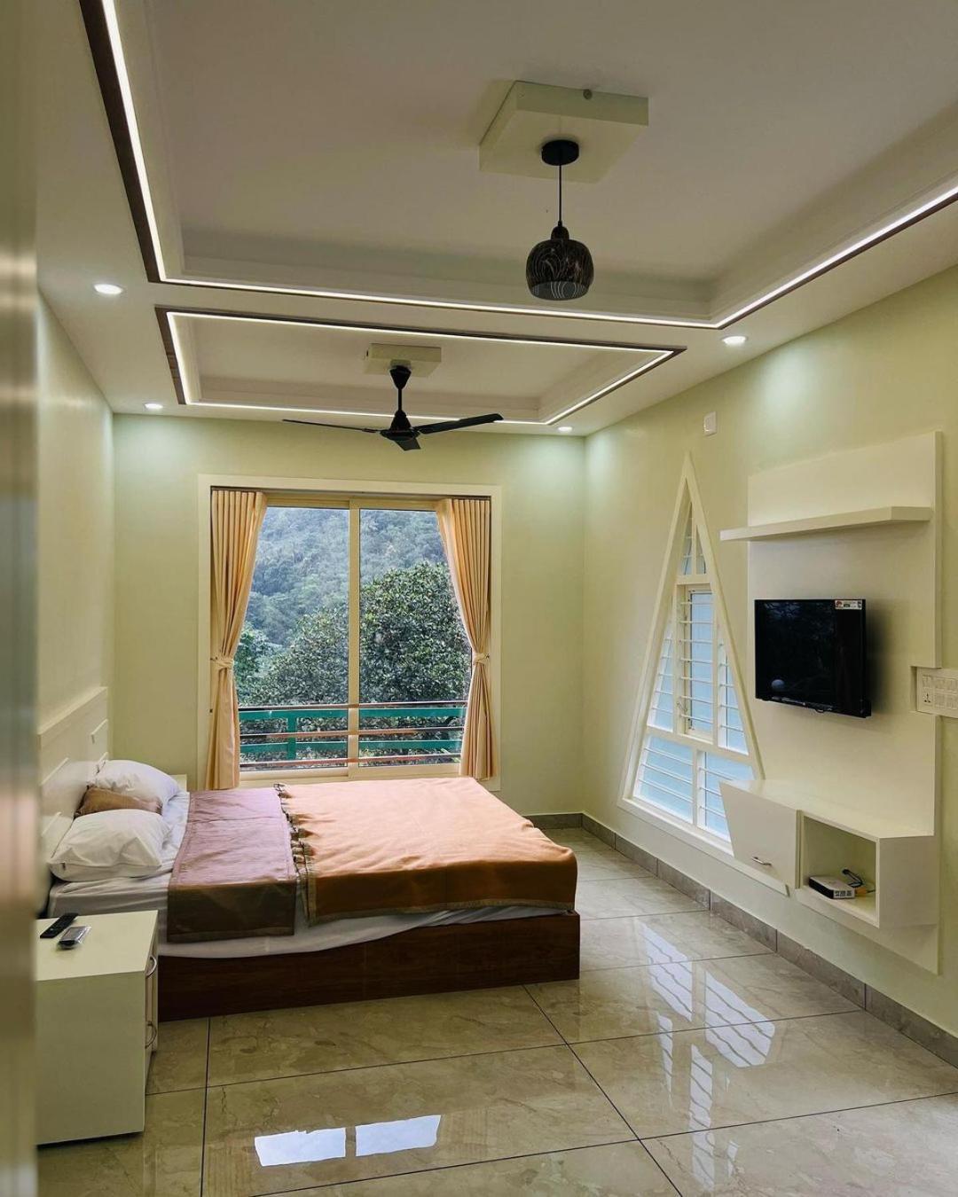 Royal Mount Inn Resorts Paithalmala 外观 照片
