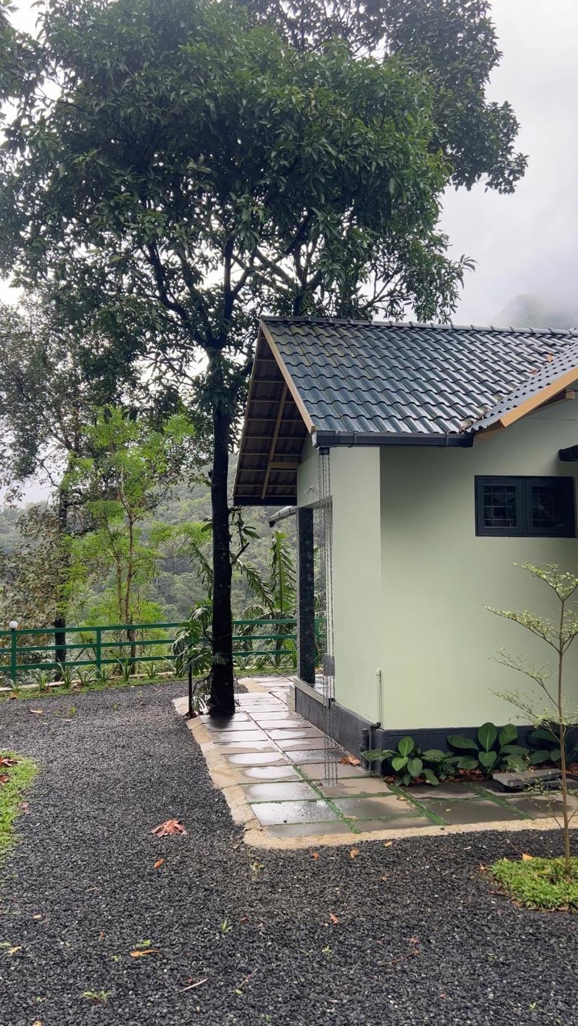 Royal Mount Inn Resorts Paithalmala 外观 照片