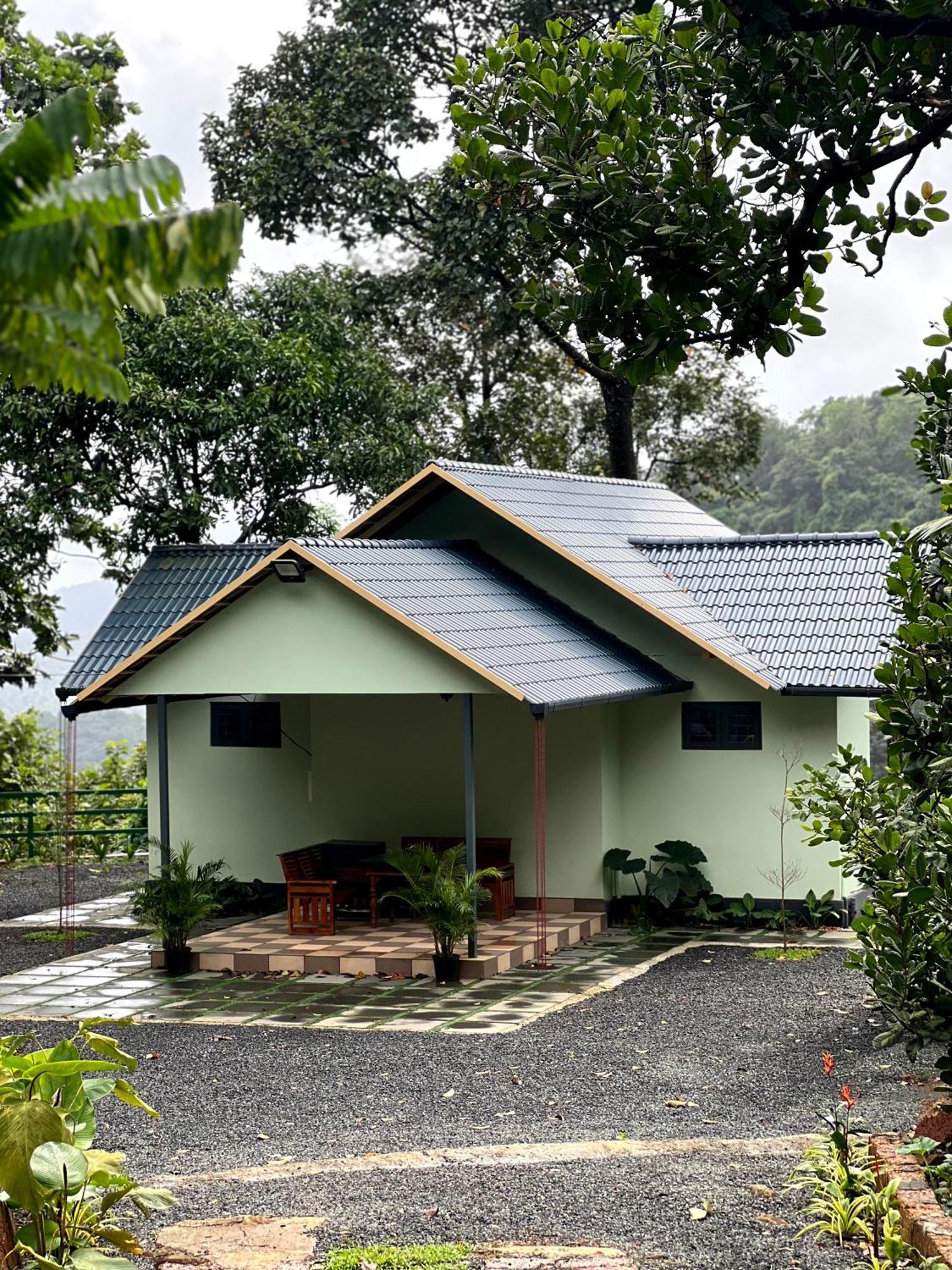 Royal Mount Inn Resorts Paithalmala 外观 照片